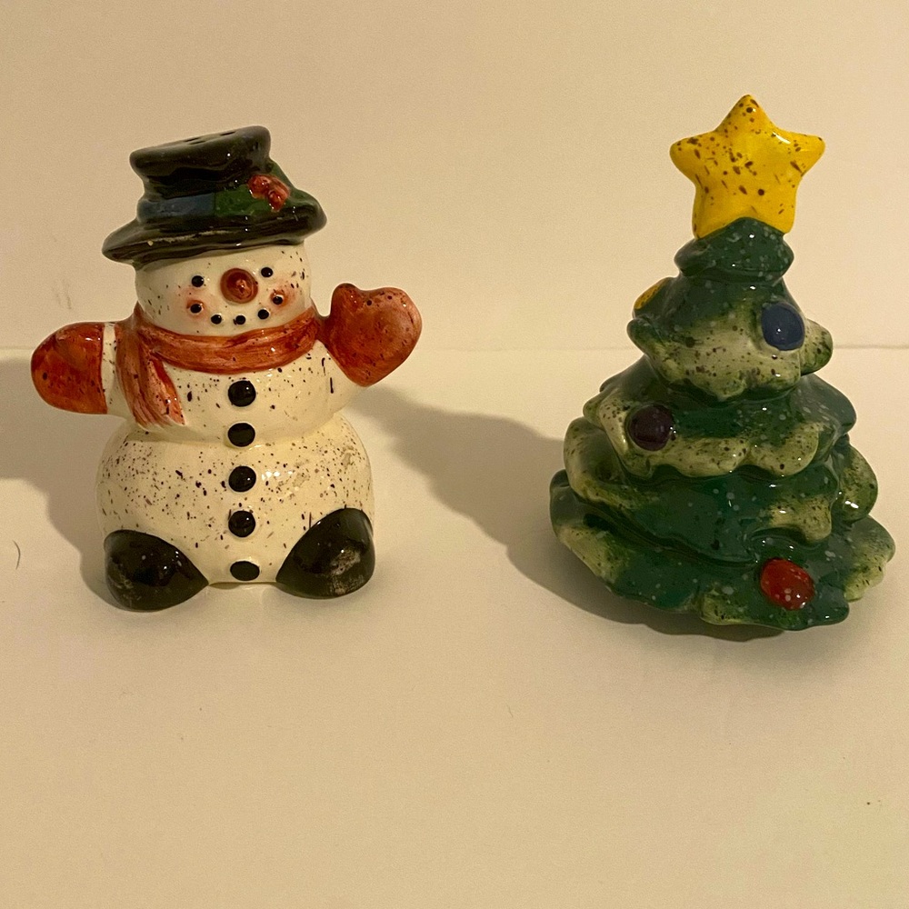 Vintage Salt & Pepper Snowman & Christmas Tree Set EUC by Enesco